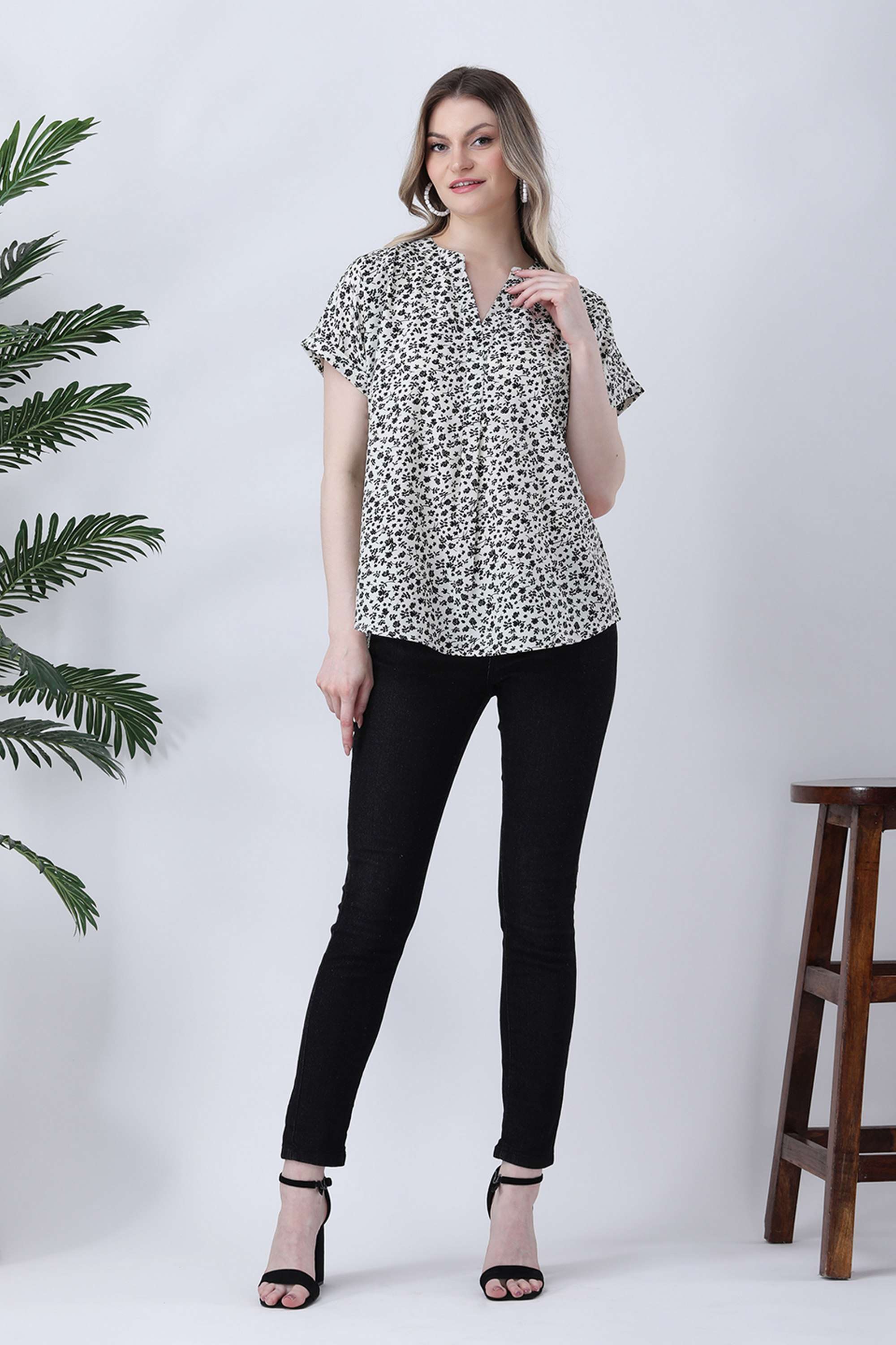 qurvii Floral Crepe Collared Women Top-picture-22