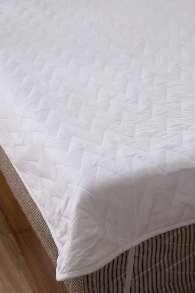 Zig-Zag-White-Cotton-Single-Mattress-Protector