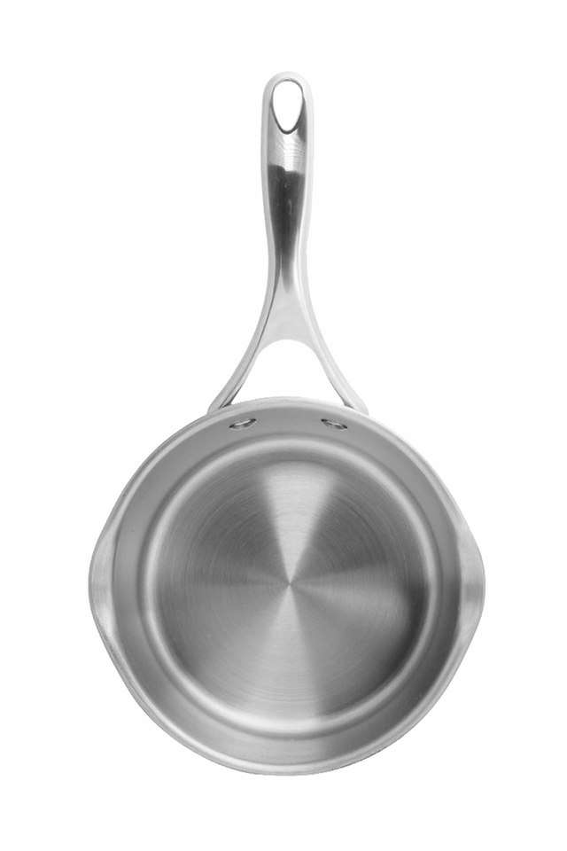 Round-Sauce-Pan-with-Lid-and-Induction-Properties---18-cms