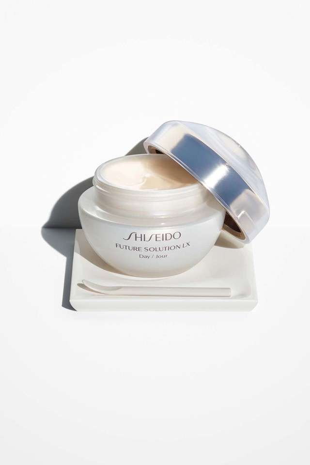Future-Solution-LX-Total-Protective-Cream-SPF-20---50-ml