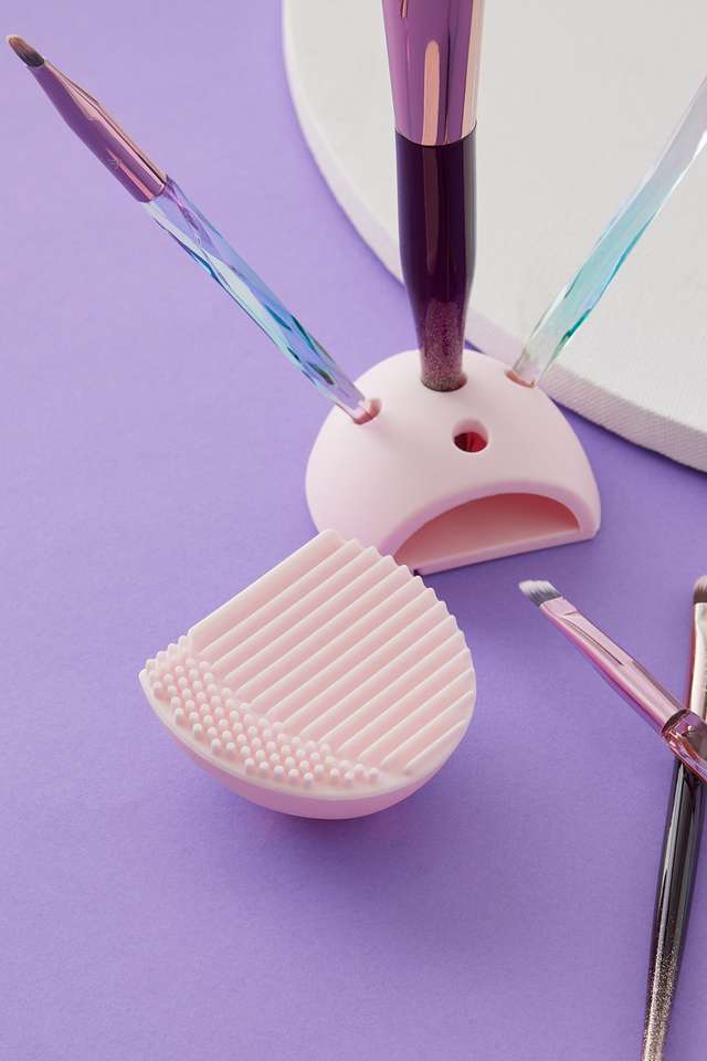 Brush-Cleaning-Pad