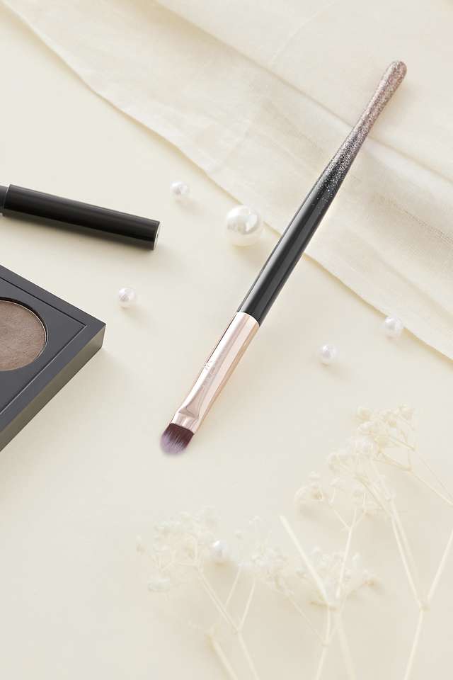 Eyeshadow-Blending-Brush