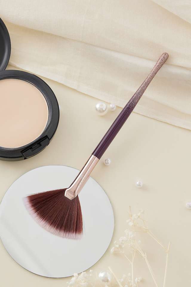 Fan-Highlighting-Brush