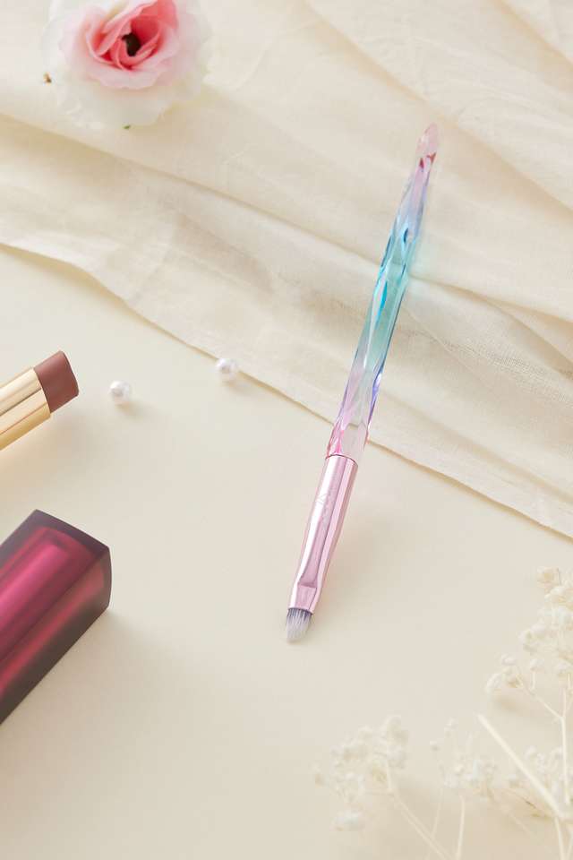 Holographic-Lip-Brush
