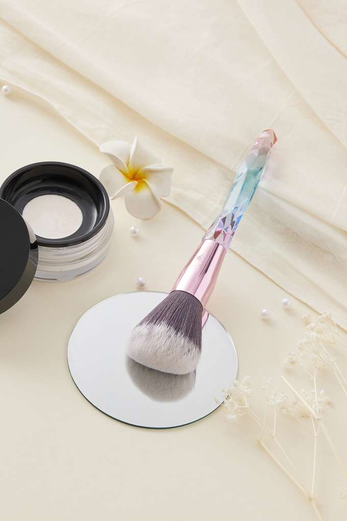Holographic-Powder-Brush