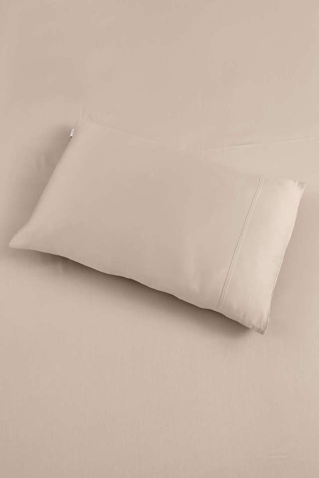 Madison-Avenue-100--Cotton-400-Thread-Count-2-Pc-Decorative-Pillow-Insert -Pillow-Covers-18-X-27---Mouse