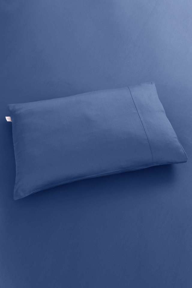 Madison-Avenue-100--Cotton-400-Thread-Count-1-Pc-Large-Decorative-Pillow-Insert -22-X-34---American-Blue