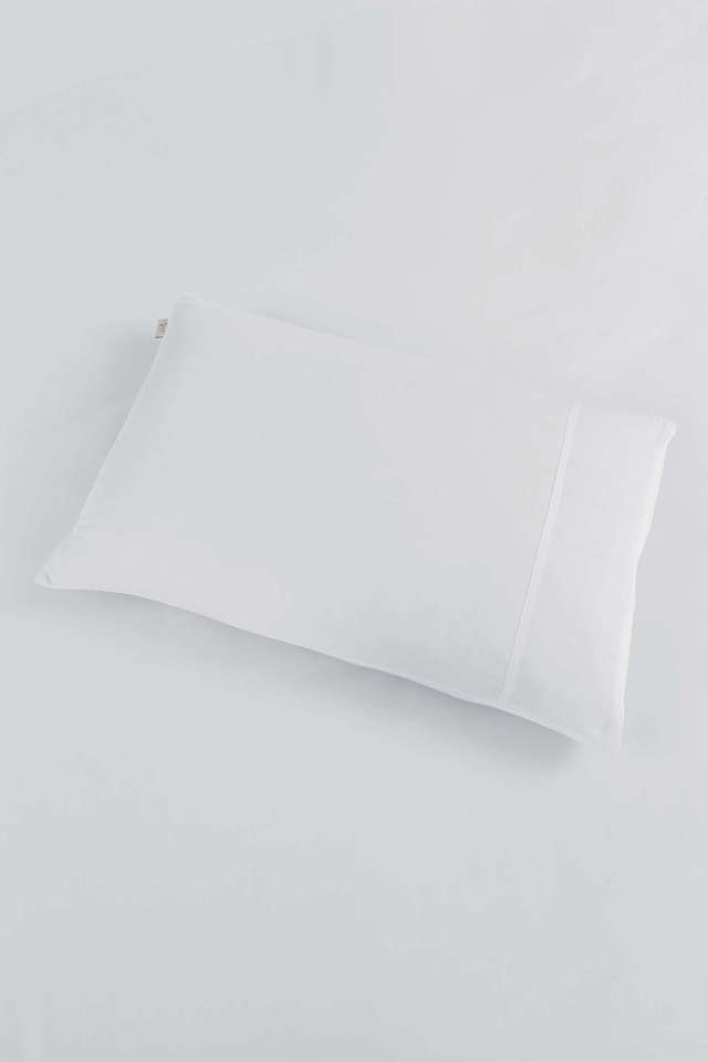 Madison-Avenue-100--Cotton-400-Thread-Count-1-Pc-Large-Decorative-Pillow-Insert -22-X-34---White
