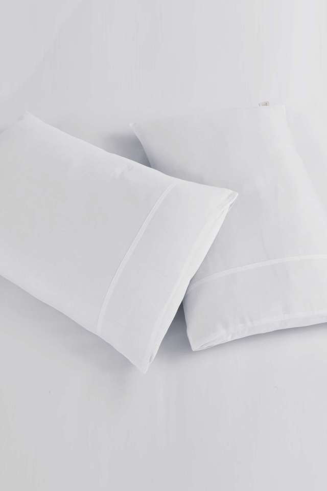 Madison-Avenue-100--Cotton-400-Thread-Count-1-Pc-Large-Decorative-Pillow-Insert -22-X-34---White