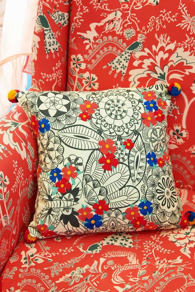 Flower-Doily-Black-16-Inch-Cushion-Cover