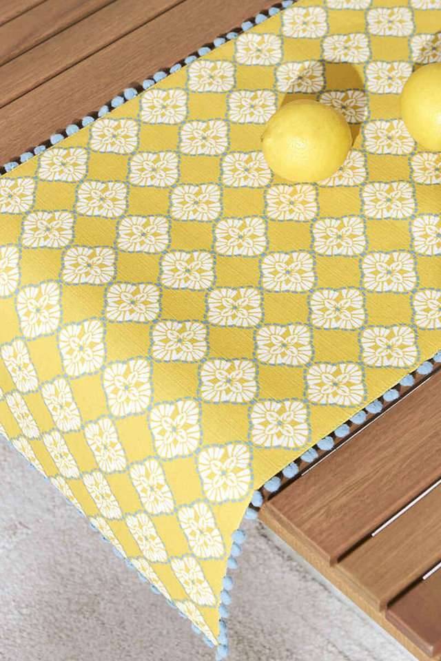 N.R.S.-Tex-Pixel-Paisley-Table-Runner-Yellow