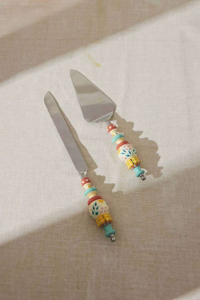 Farmhouse-Cake-Servers---Set-of-2