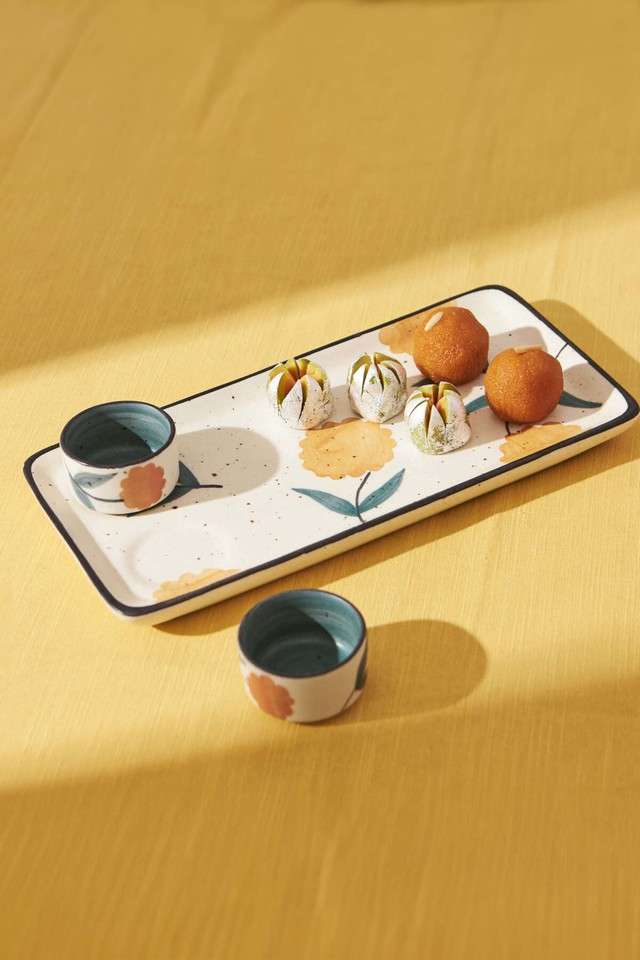 Marigold-Chip-&-Dip-Platter---Handpainted-Stoneware