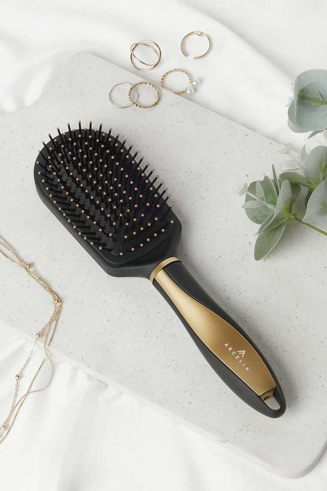 Cushioned-Hair-Brush---Golden-&-Black