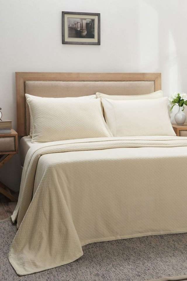 Blaize-Single-Vanilla-Bed-Cover
