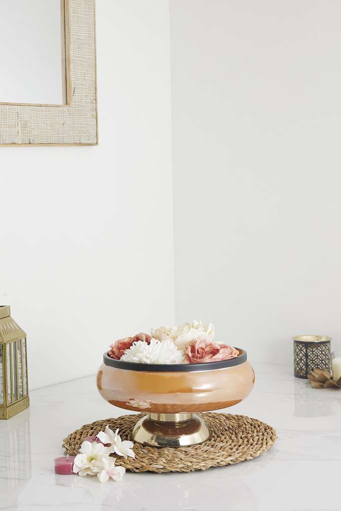 Solace-Bowl-With-Metalic-Base