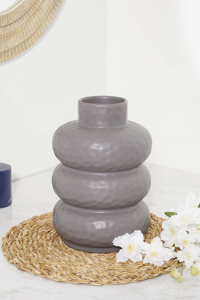 Contenpory-Glam-Ring-Mold-Vases-Grey