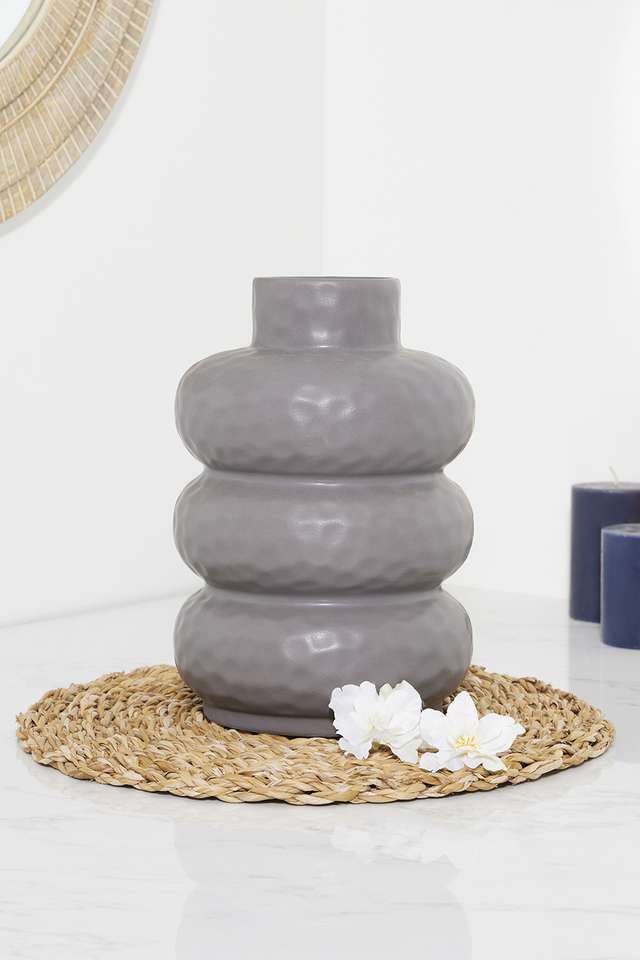 Contenpory-Glam-Ring-Mold-Vases-Grey