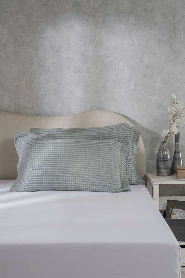 Hues-Enchanted-Harmony-Parable-Intertwist-Grey-Standard-Pillow-Sham-Set