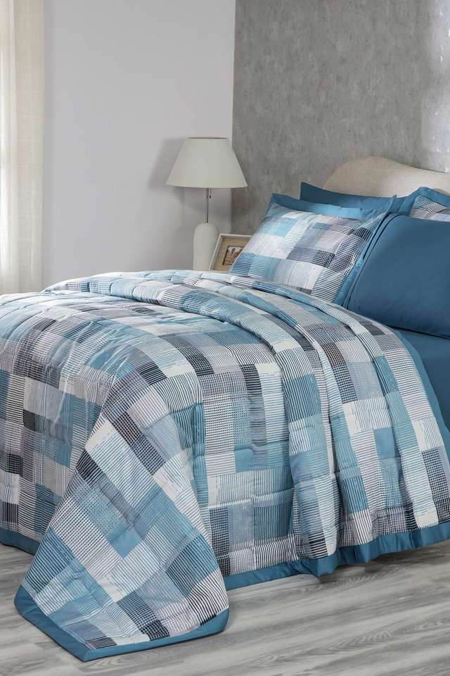 Hues-Enchanted-Harmony-Division-Loaf-Blue-Double-Quilt