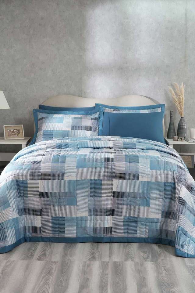 Hues-Enchanted-Harmony-Division-Loaf-Blue-Double-Quilt