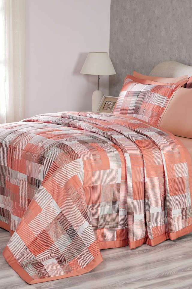 Hues-Enchanted-Harmony-Division-Loaf-Orange-Double-Quilt