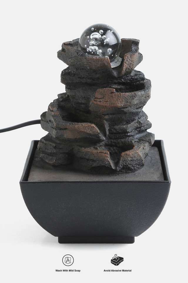 3-Pot-Abstract-Fountain-with-Yellow-Light