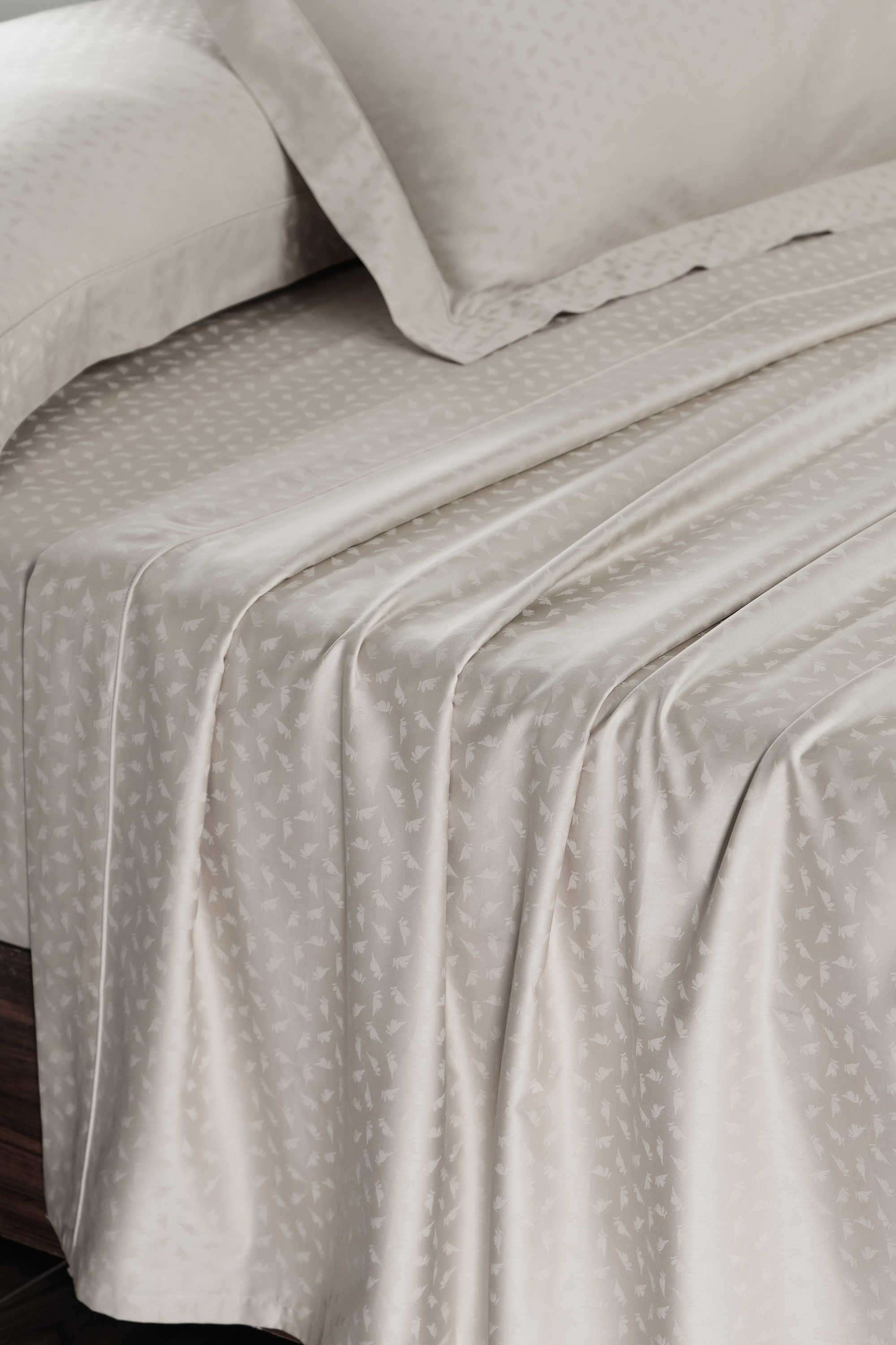 100--Cotton-Self-Print-King-Size-Bedsheet-with-2-Pillow-Case--275x275CM