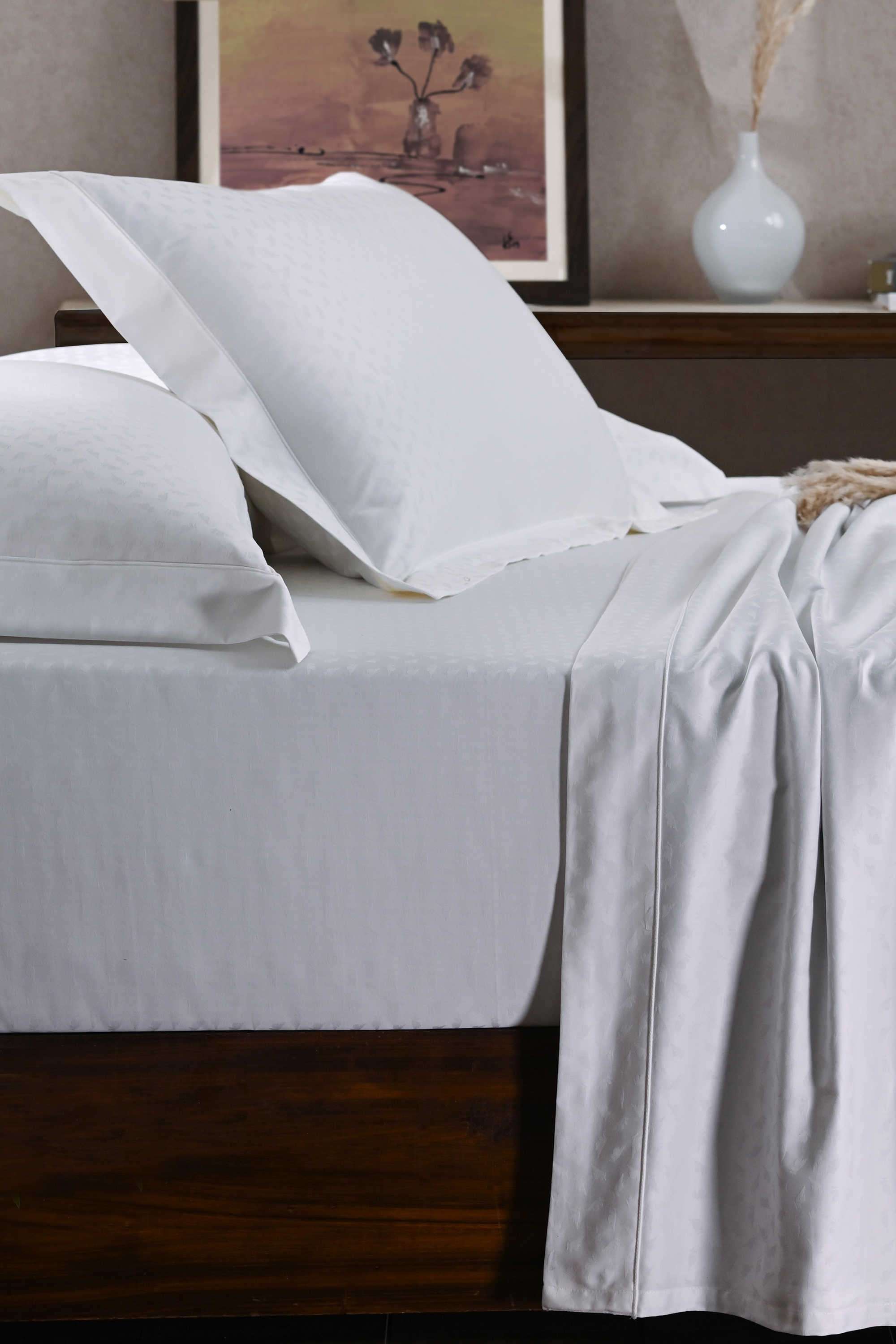 100--Cotton-Self-Print-King-Size-Bedsheet-with-2-Pillow-Case--275x275CM