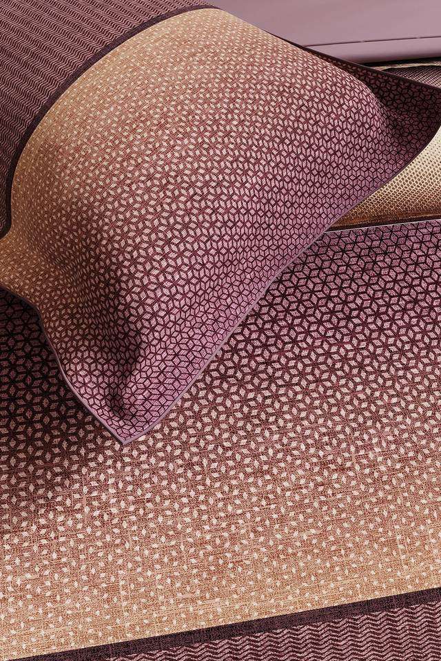 300-TC-Cotton-Geometric-King-Double-Bedsheet-with-2-Pillow-Covers