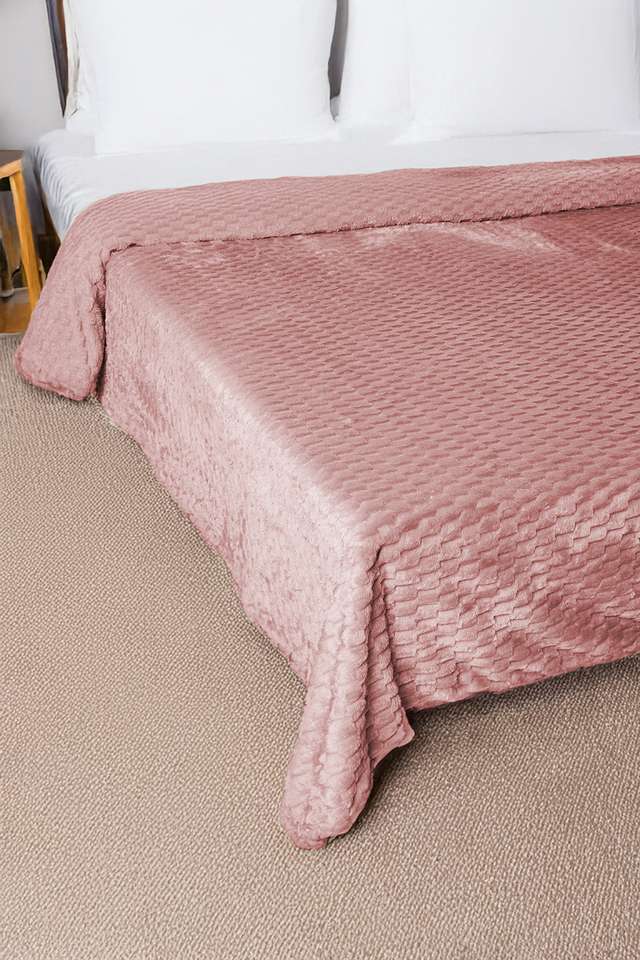 Noah-Geo-Plush-Double-Blanket-Blush-2.2X2.4-M