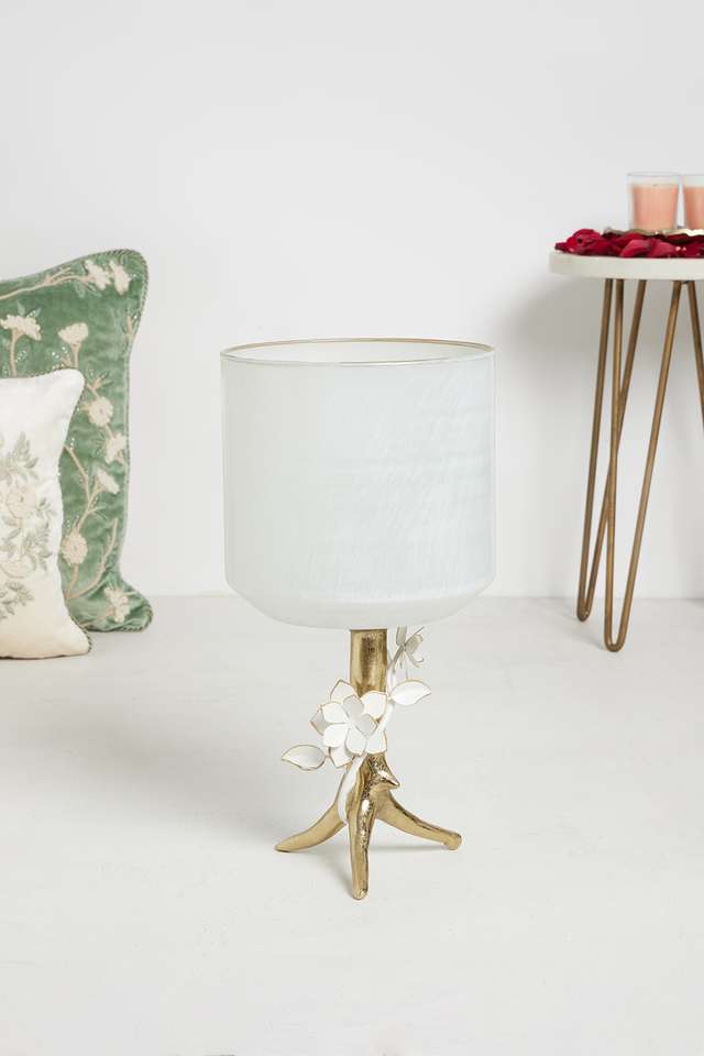 Poetic-Botanical-Candle-Stand