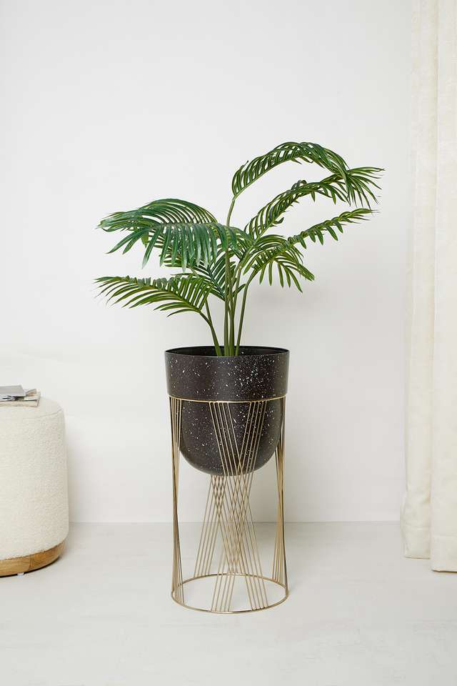 Modern-Metal-Planter-On-Stand