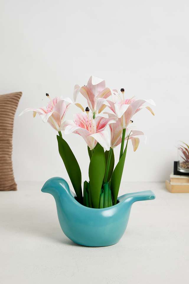 White-Lily-Flower-Bunch