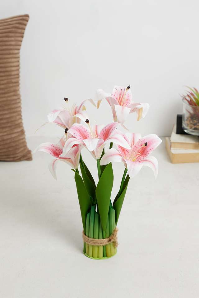 White-Lily-Flower-Bunch