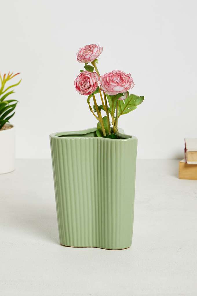 Bold-Boho-Ogreen-Scallop-Vase