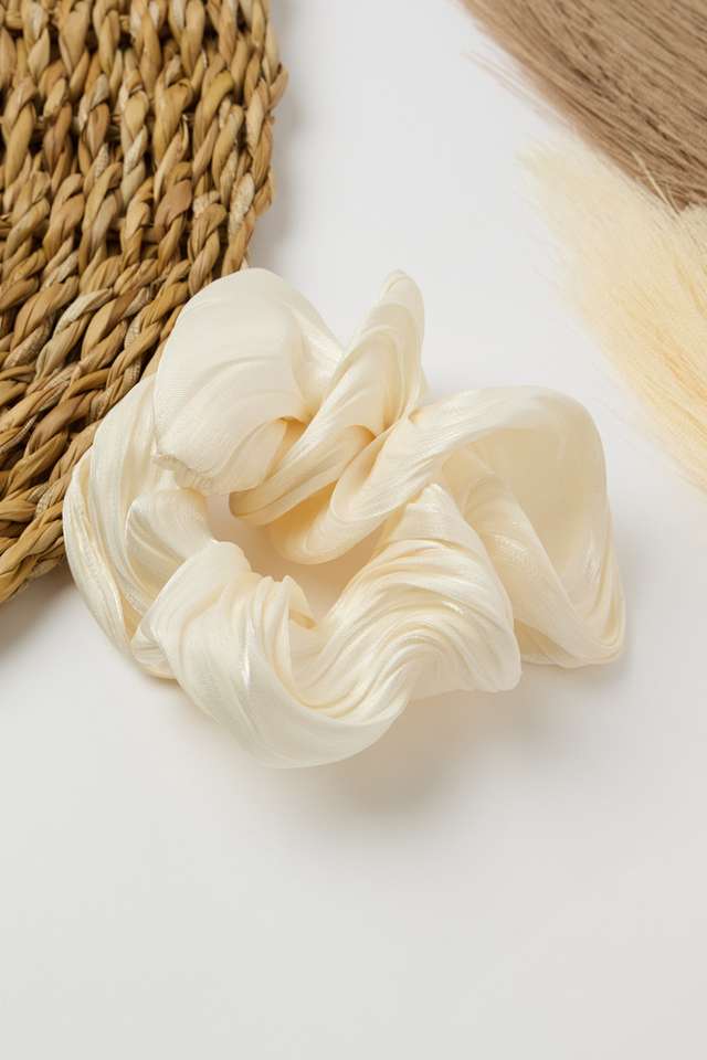 Hair-Scrunchy---Beige