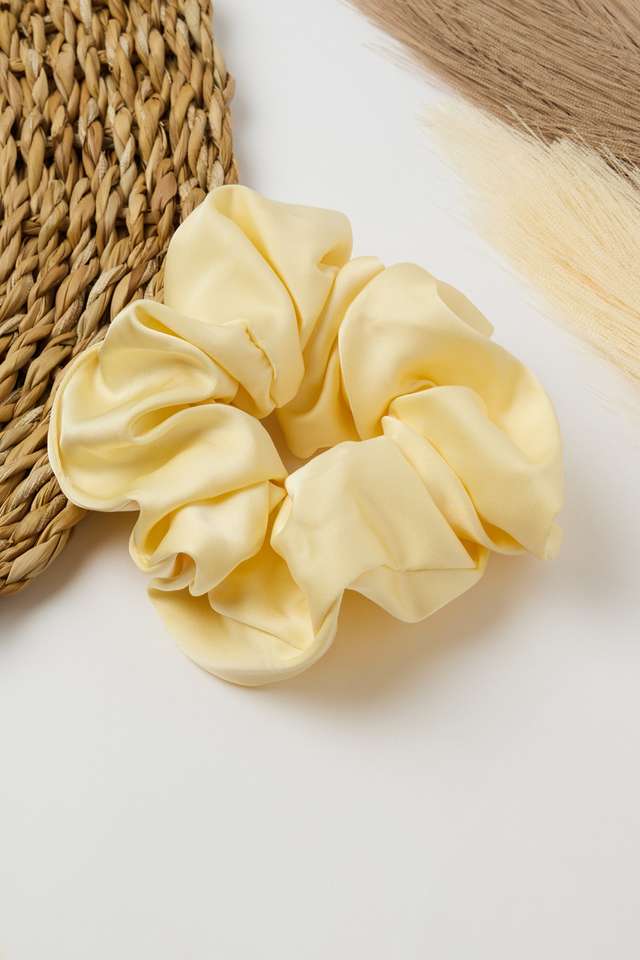 Hair-Scrunchy---Beige