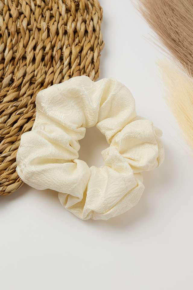 Hair-Scrunchy---Beige