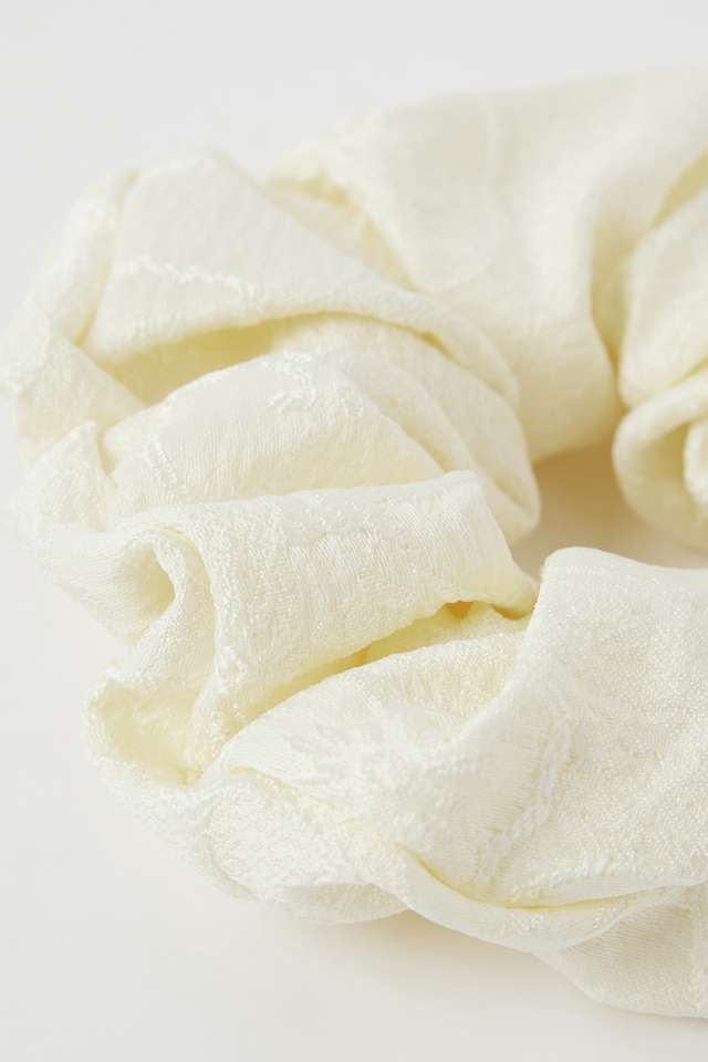 Hair-Scrunchy---Beige