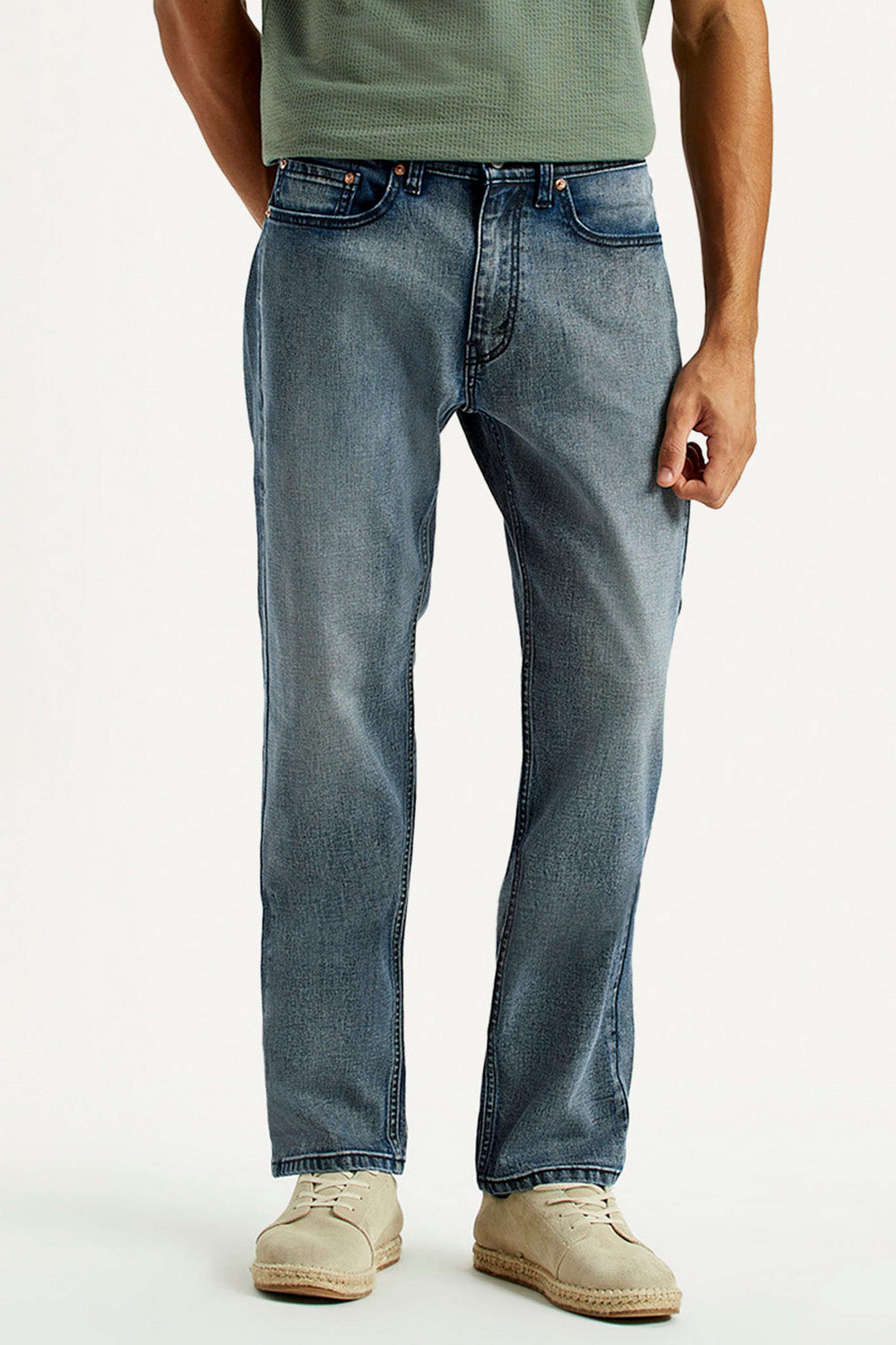 Light-Wash-Solid-Straight-Fit-Men-s-Jeans