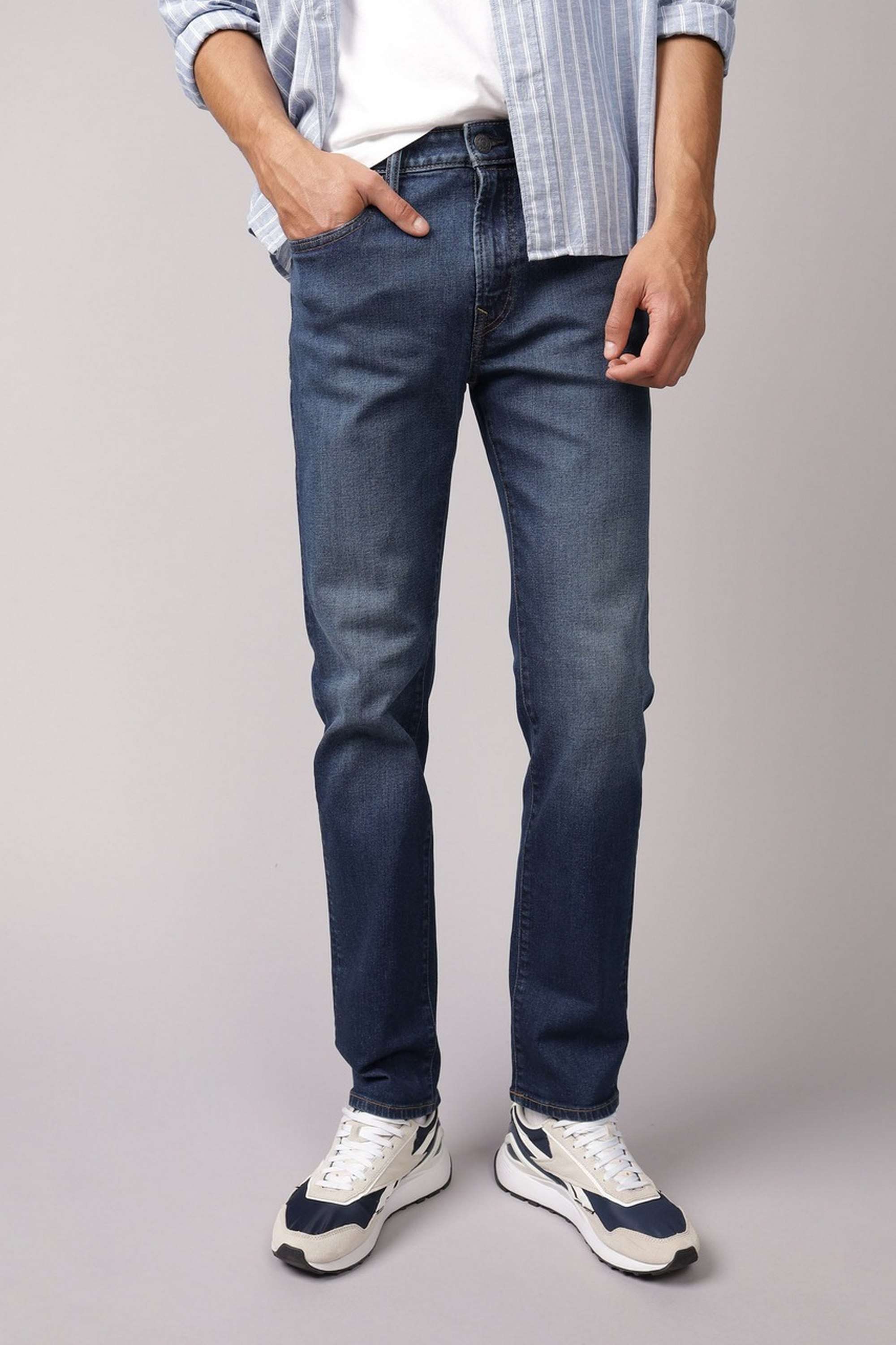 Light-Wash-Cotton-Stretch-Straight-Fit-Men-s-Jeans