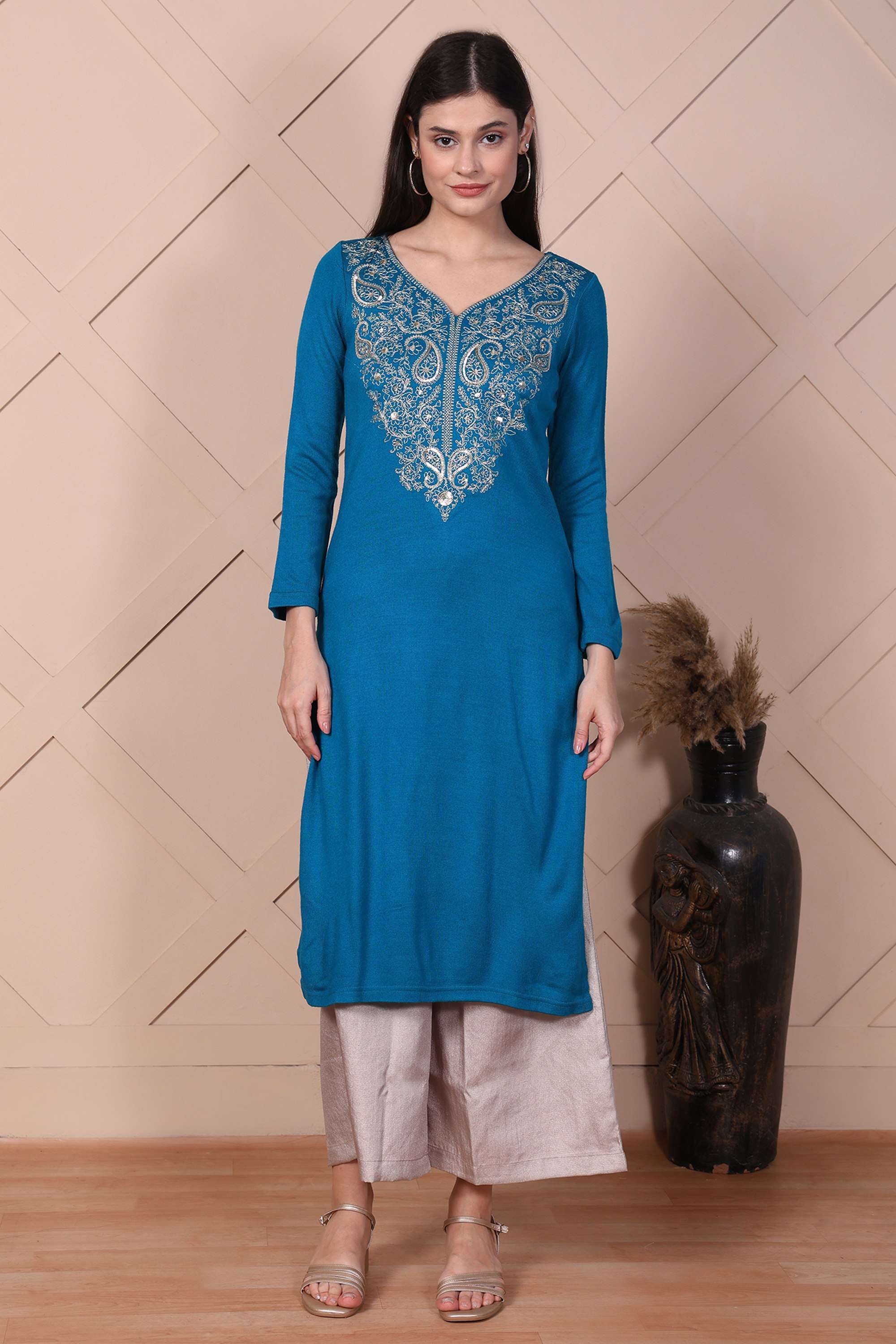 Embroidered-Acrylic-V-Neck-Women-s-Festive-Wear-Kurta