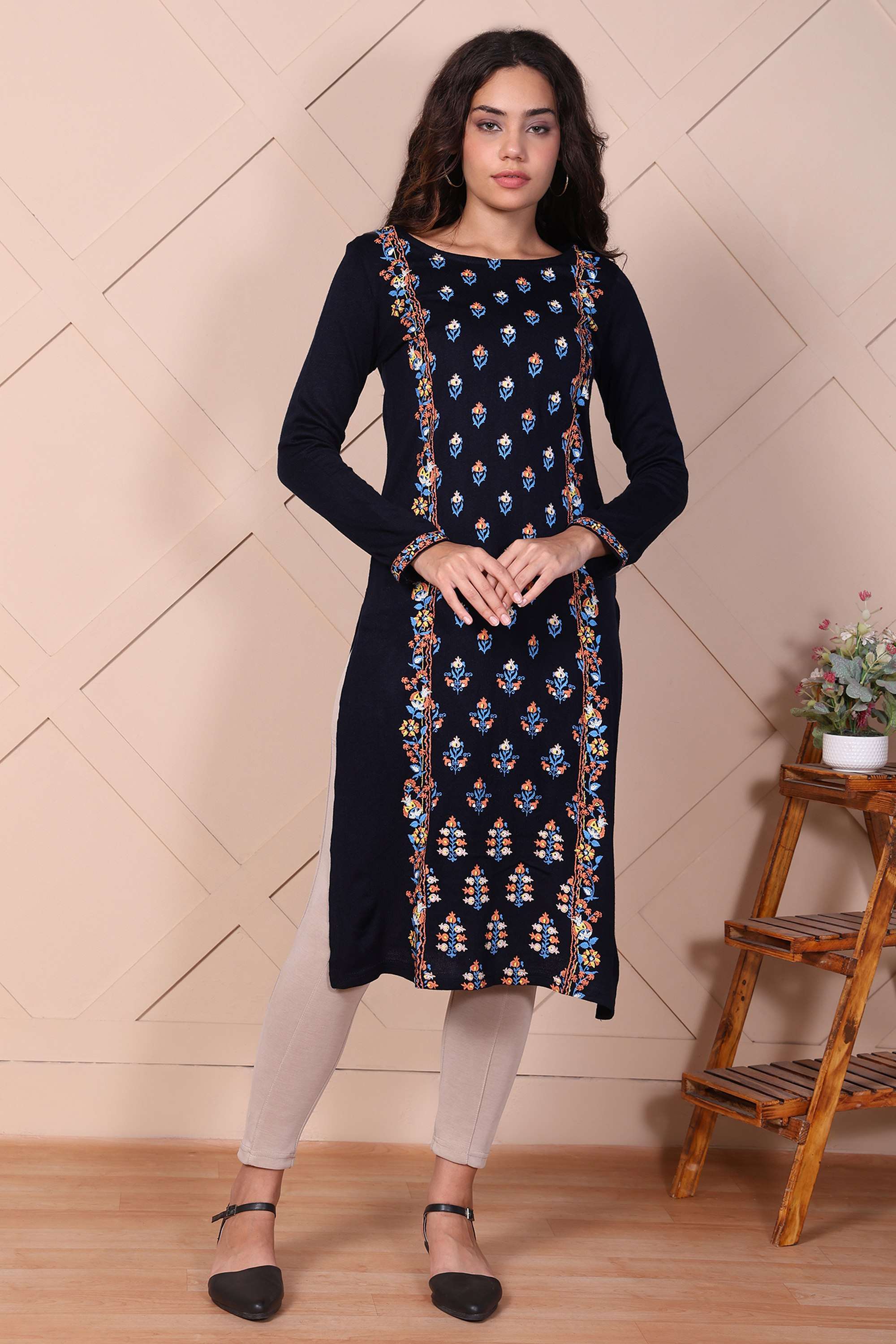 Floral-Acrylic-Round-Neck-Women-s-Festive-Wear-Kurta