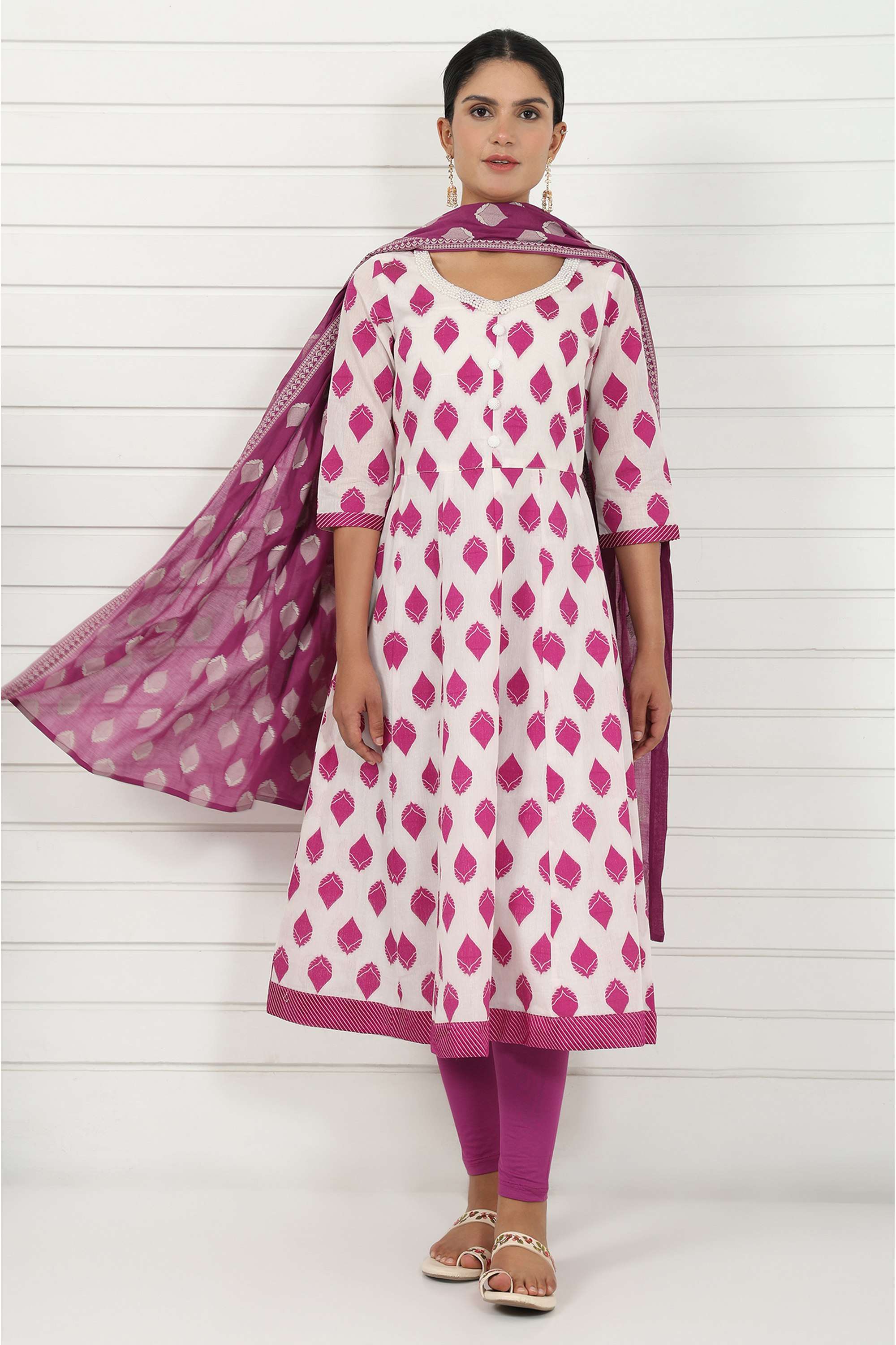 Abstract-Blended-Fabric-V-Neck-Women-s-Ethnic-Kurta-Set