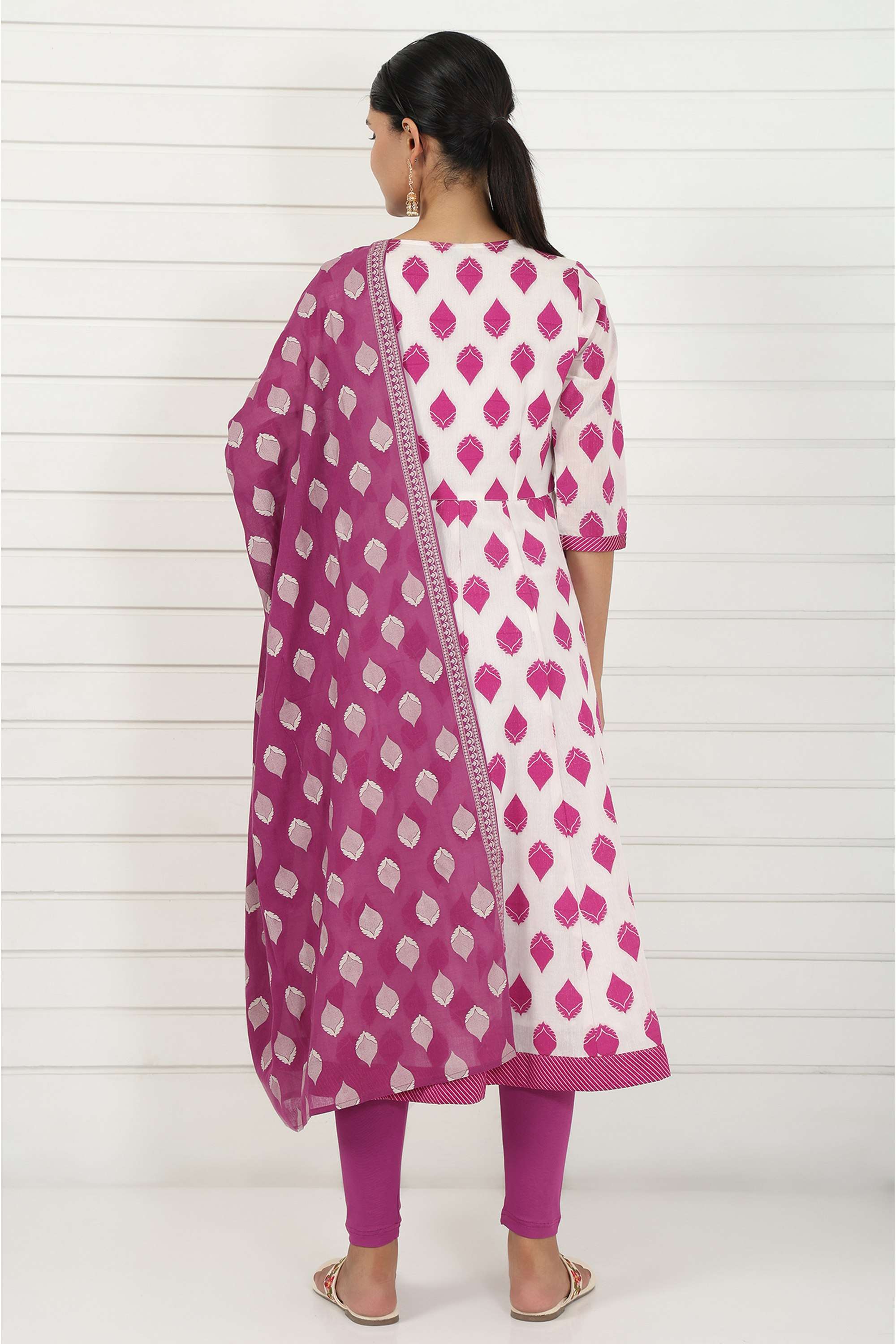 Abstract-Blended-Fabric-V-Neck-Women-s-Ethnic-Kurta-Set
