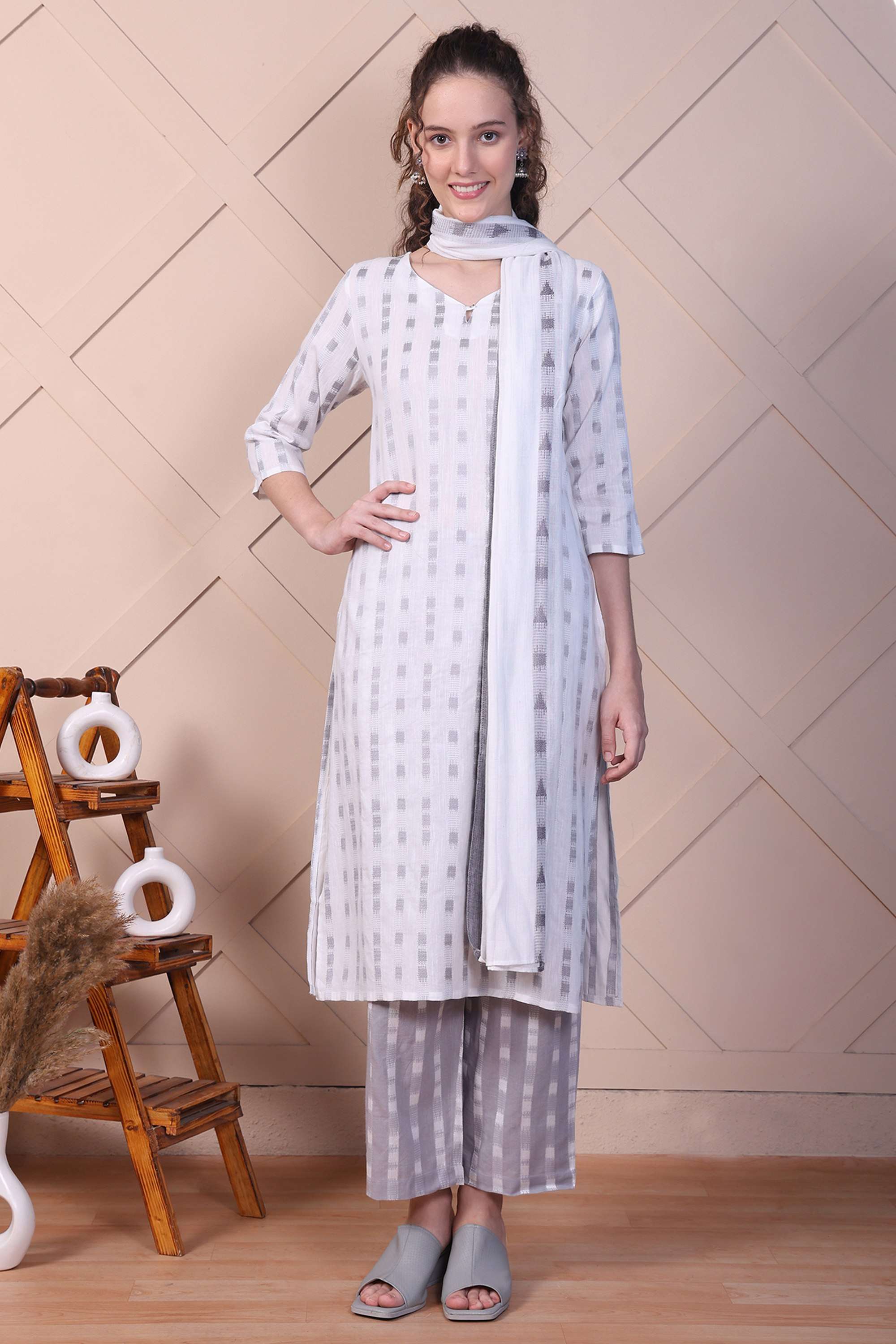 Geometric-Print-Viscose-Sweetheart-Neck-Women-s-Fusion-Wear-Kurta-set
