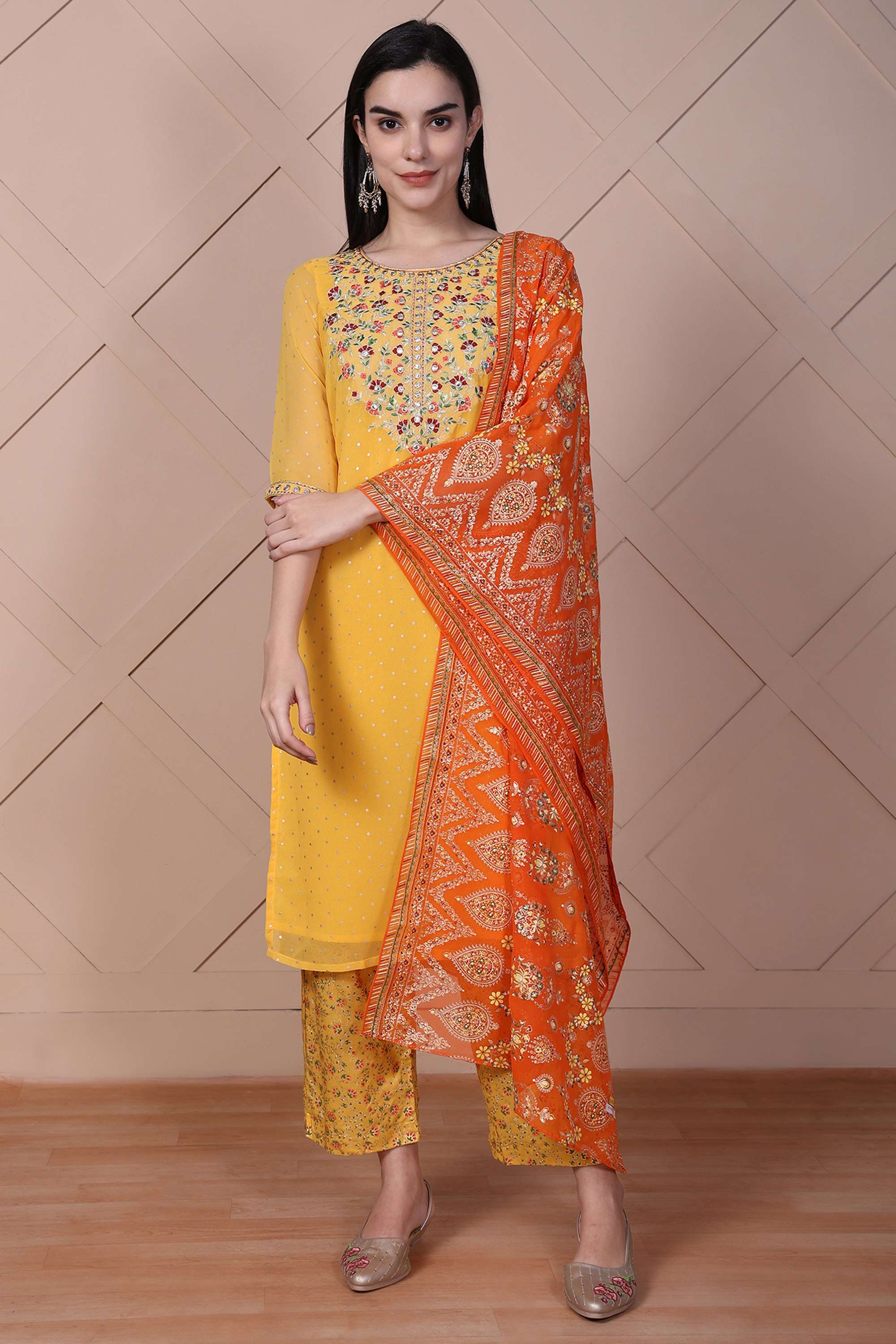 Floral-Blended-Fabric-Round-Neck-Women-s-Festive-Wear-Kurta-Set