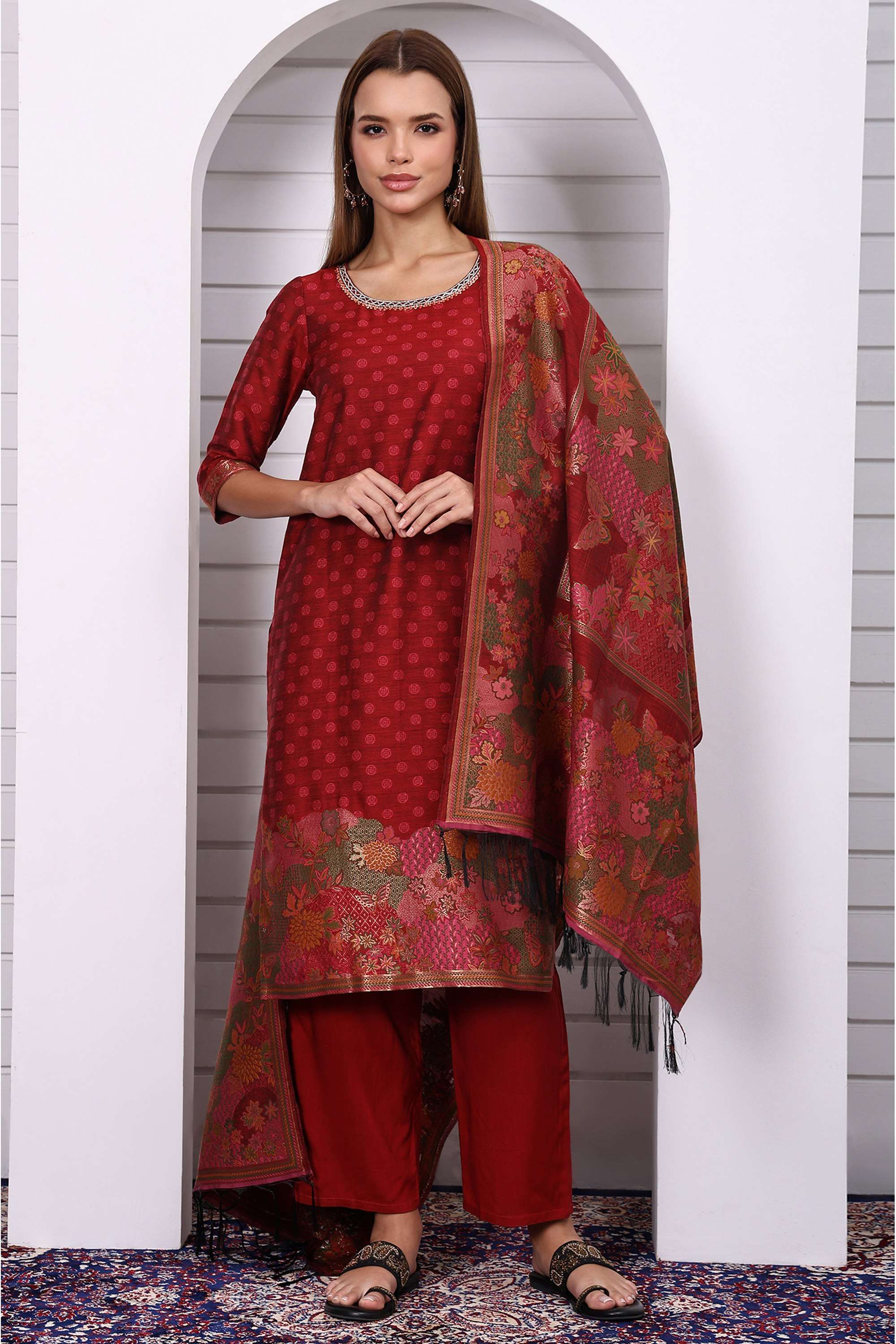 Floral-Blended-Fabric-Round-Neck-Women-s-Fusion-Wear-Kurta-Set