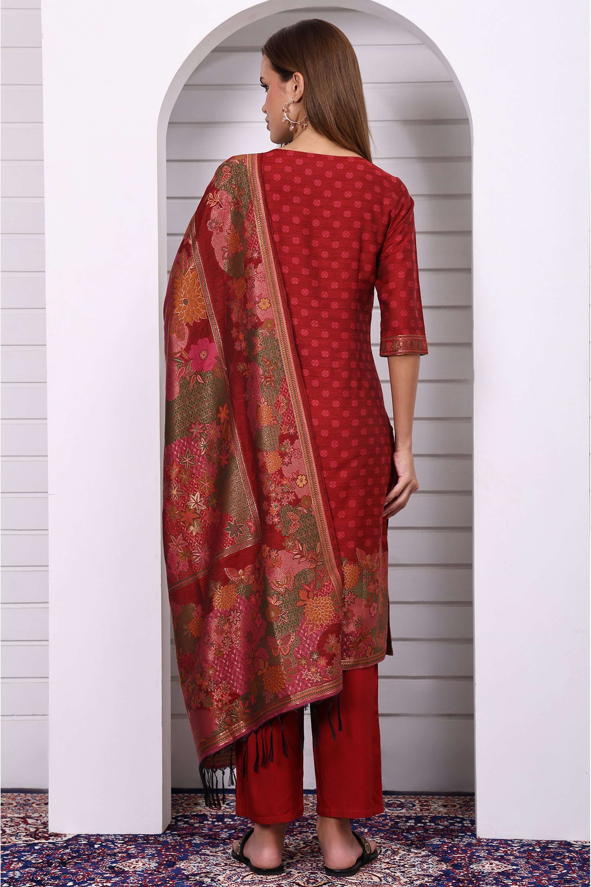Floral-Blended-Fabric-Round-Neck-Women-s-Fusion-Wear-Kurta-Set